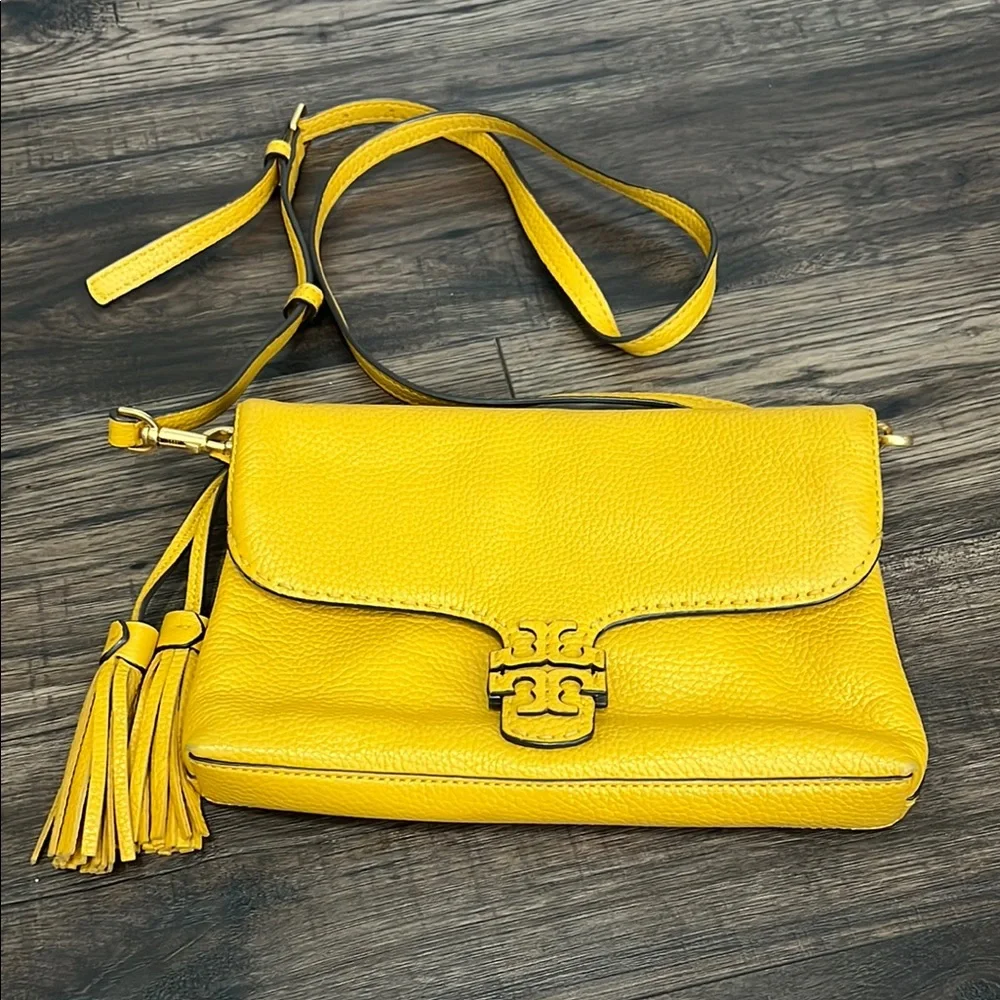 EUC Tory Burch Gold McGraw Foldover Leather Crossbody Bag